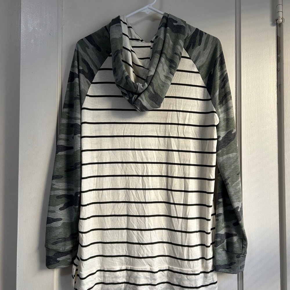 NWOT!! Honeyme  Striped hoodie - Size Medium - Picture 2 of 3